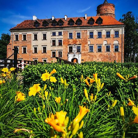 Zamek Uniejow Aparthotel Bagian luar foto