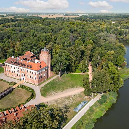 Zamek Uniejow Aparthotel Bagian luar foto