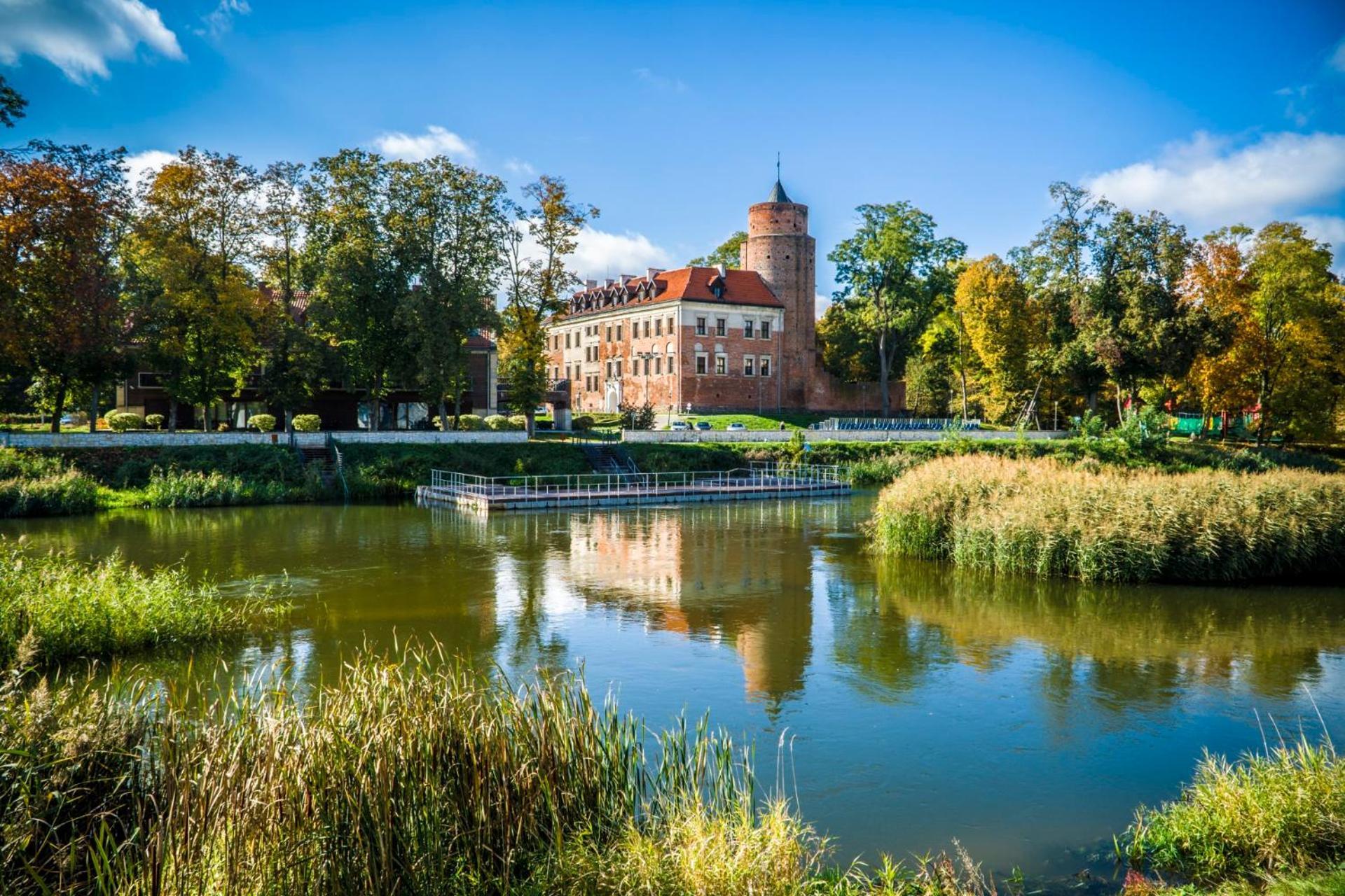 Zamek Uniejow Aparthotel Bagian luar foto