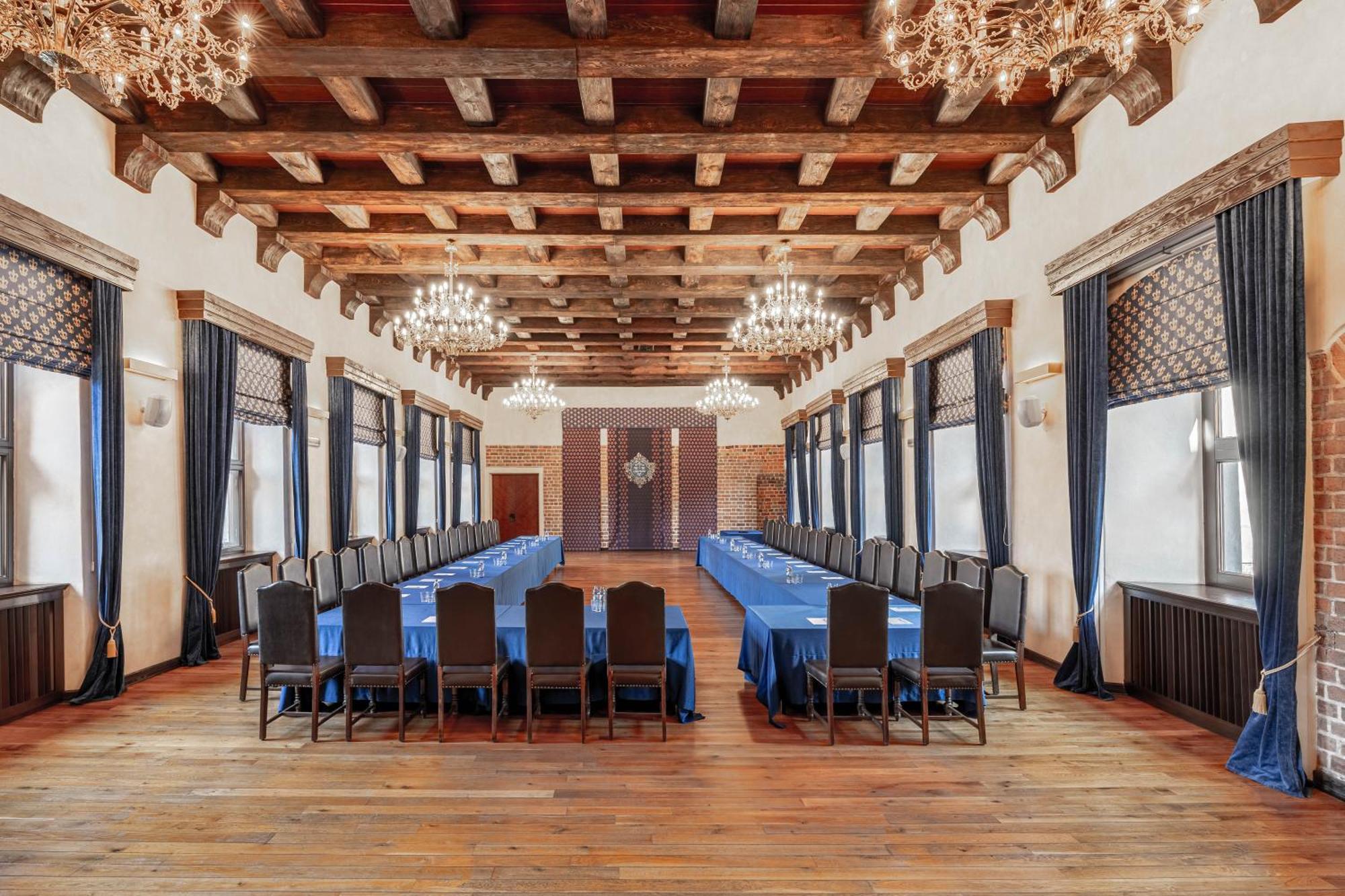 Zamek Uniejow Aparthotel Bagian luar foto