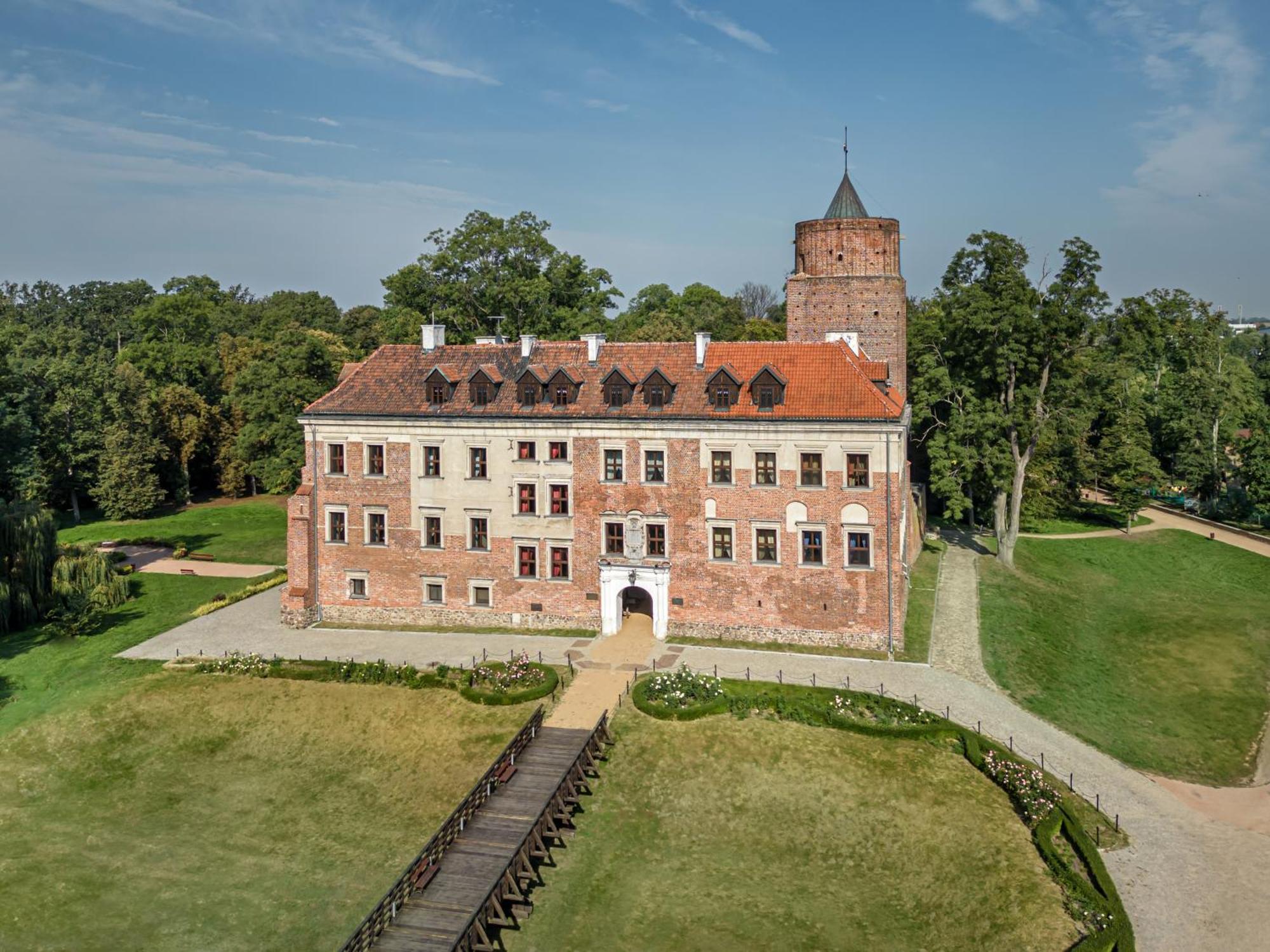 Zamek Uniejow Aparthotel Bagian luar foto