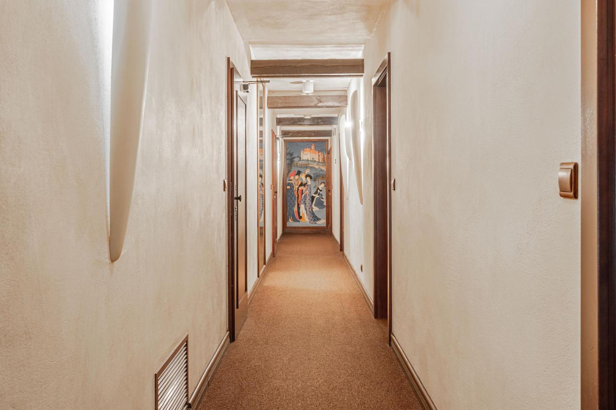 Zamek Uniejow Aparthotel Bagian luar foto