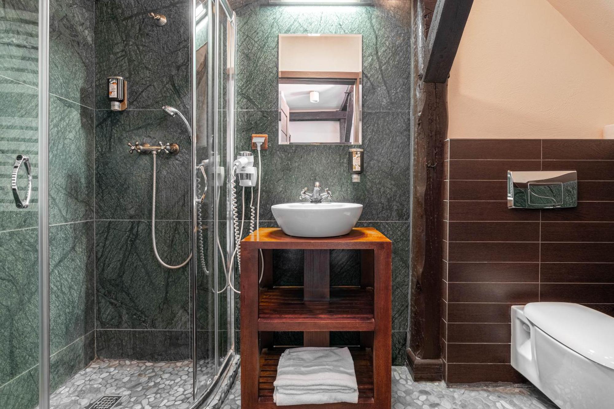Zamek Uniejow Aparthotel Bagian luar foto