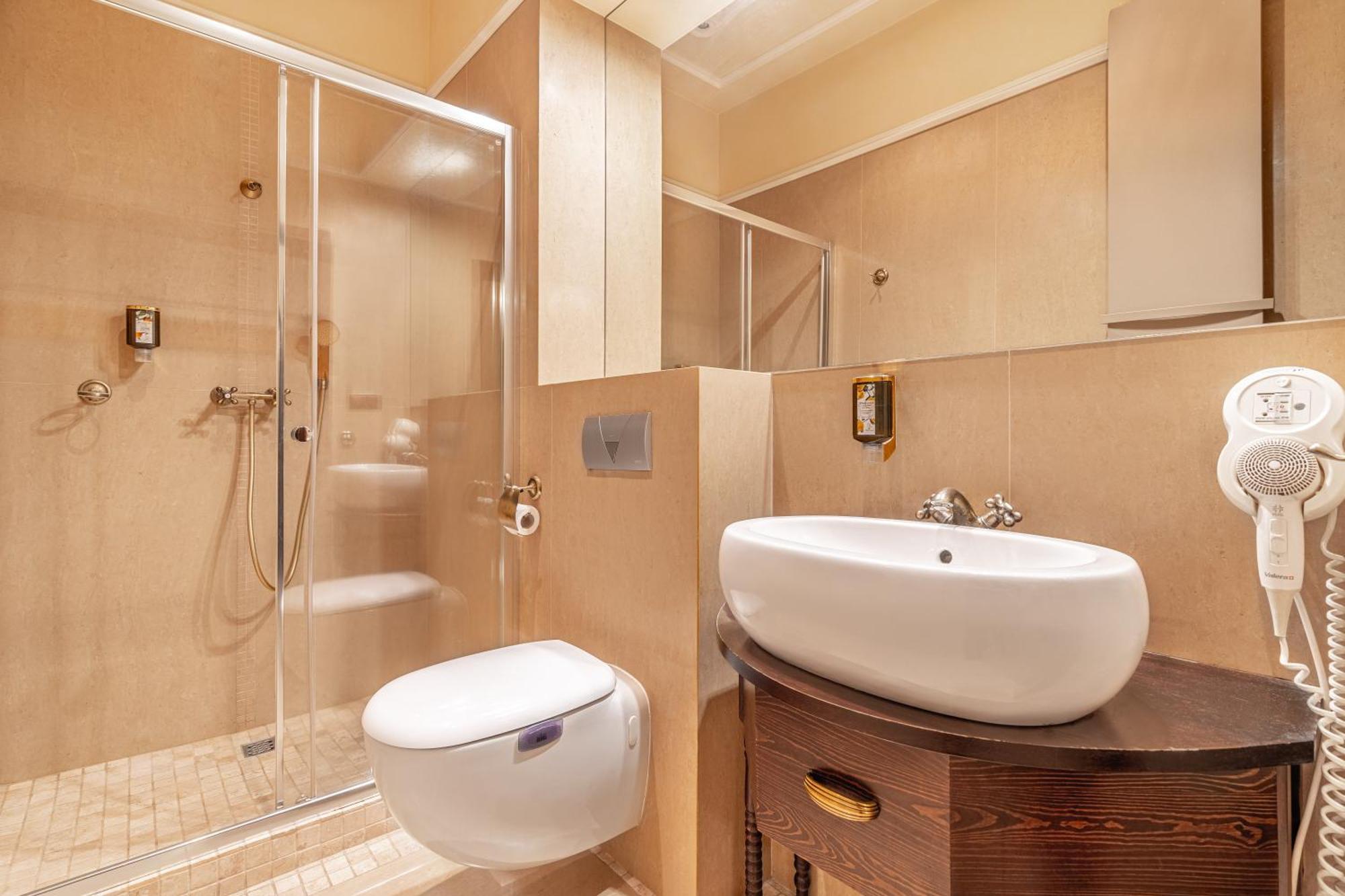 Zamek Uniejow Aparthotel Bagian luar foto
