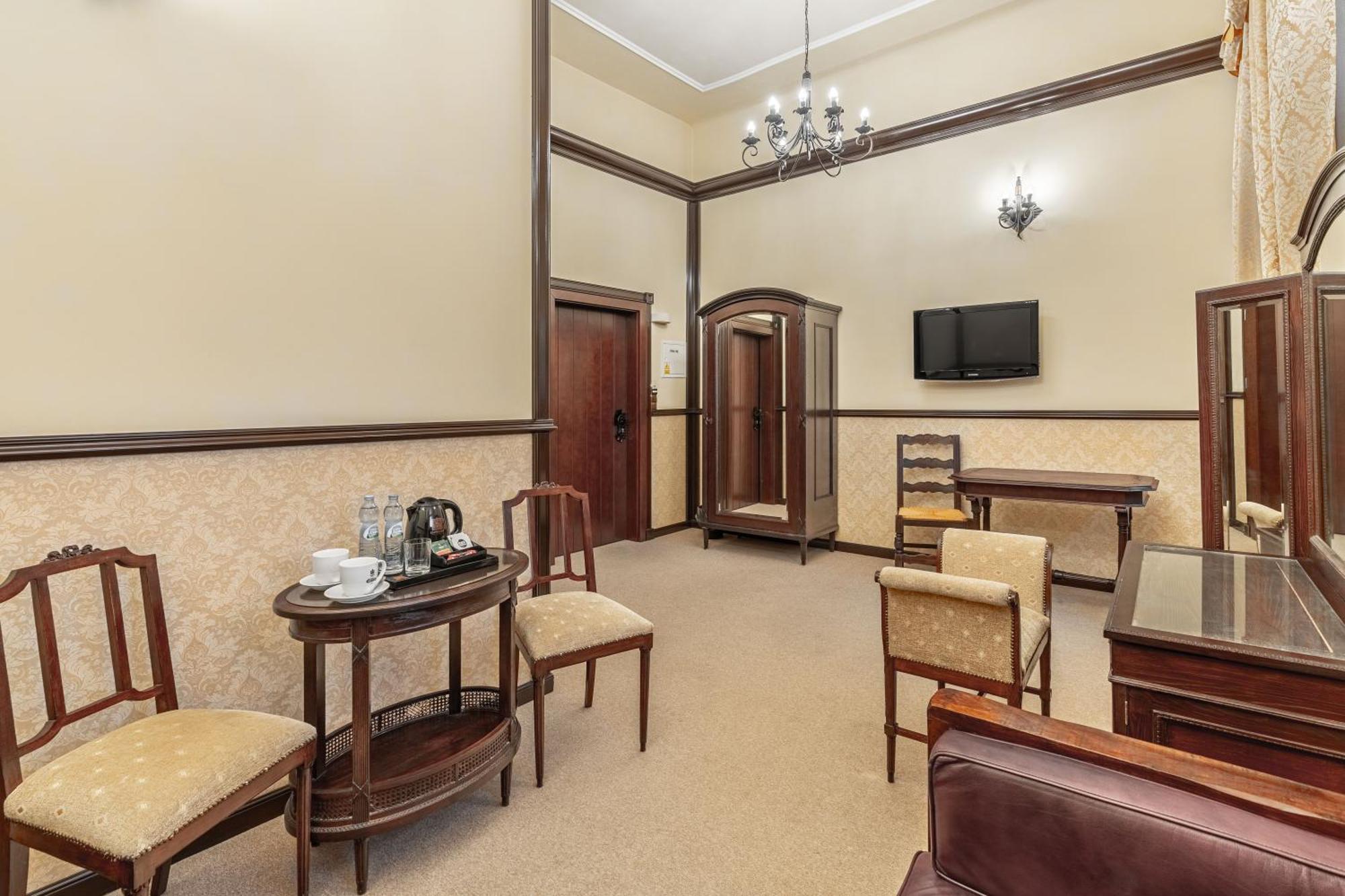 Zamek Uniejow Aparthotel Bagian luar foto