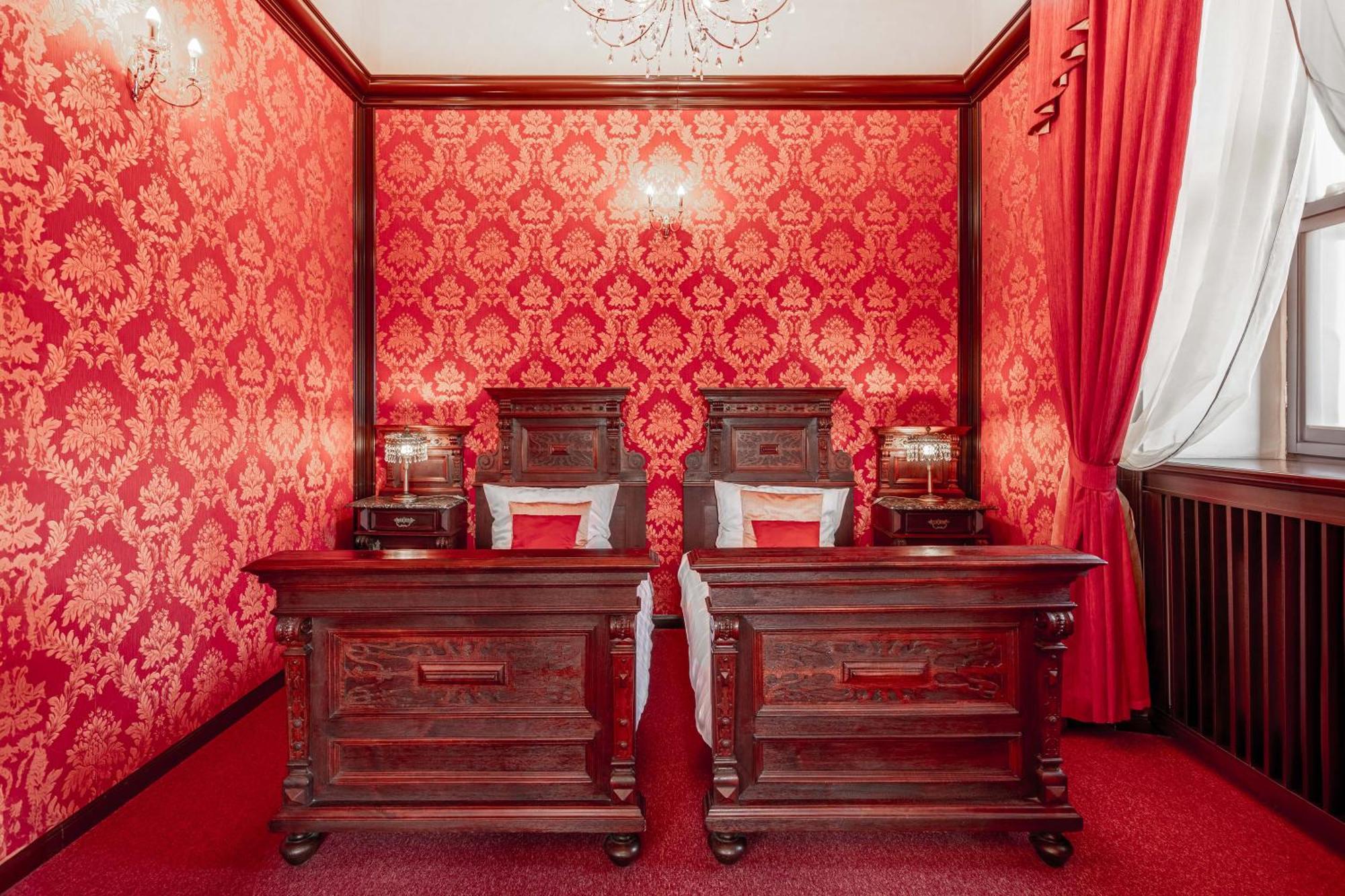 Zamek Uniejow Aparthotel Bagian luar foto