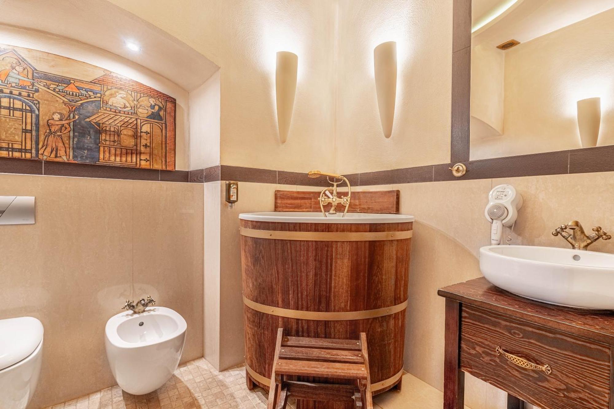 Zamek Uniejow Aparthotel Bagian luar foto