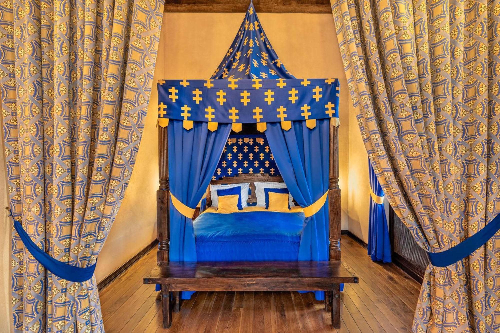 Zamek Uniejow Aparthotel Bagian luar foto