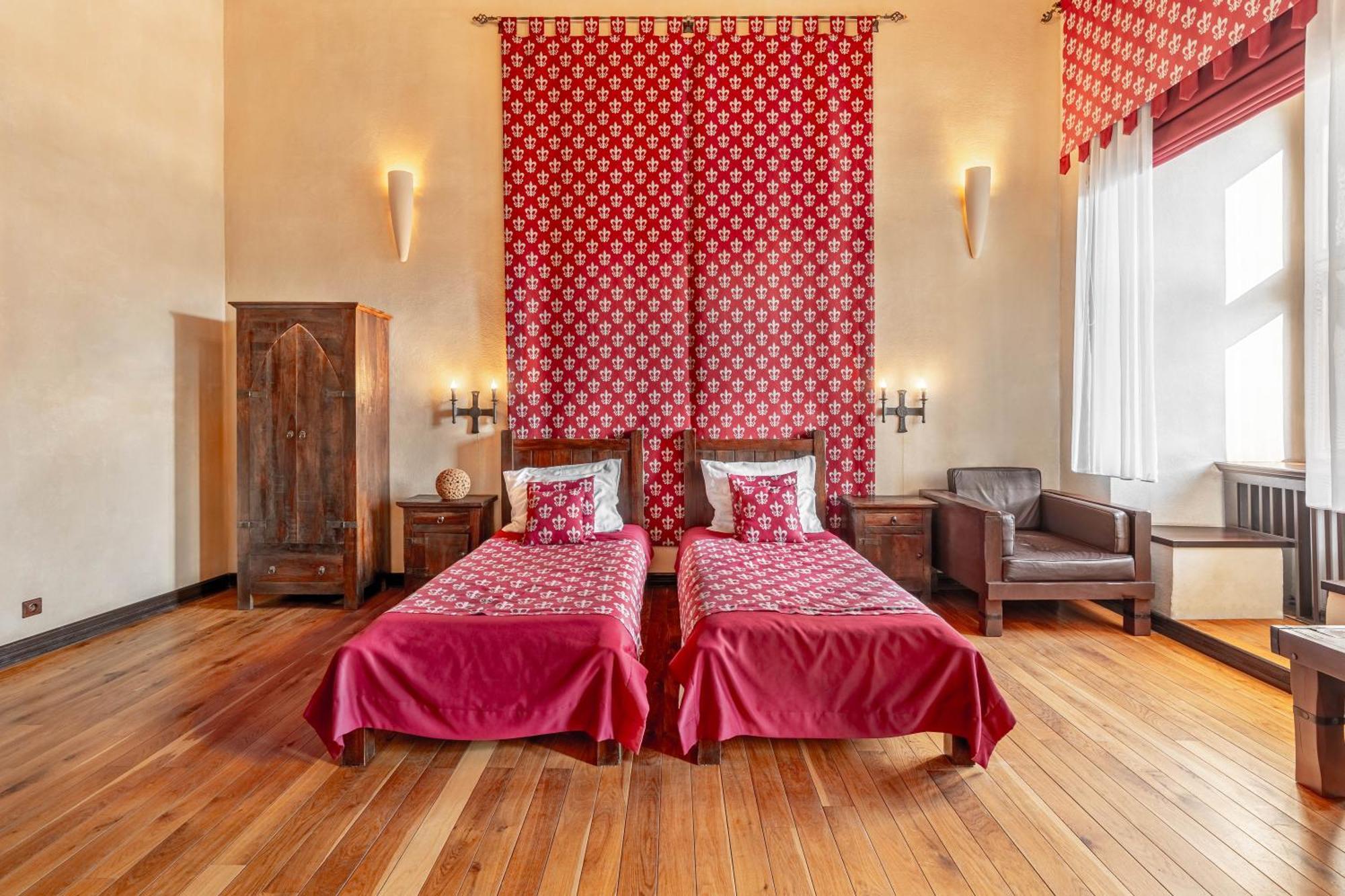 Zamek Uniejow Aparthotel Bagian luar foto