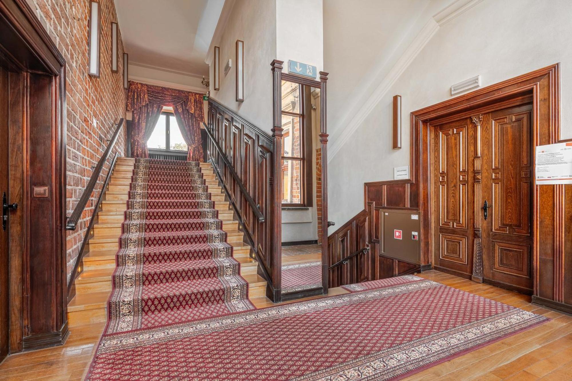Zamek Uniejow Aparthotel Bagian luar foto