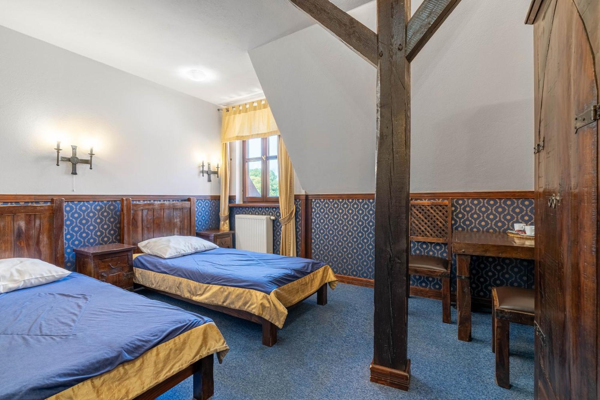 Zamek Uniejow Aparthotel Bagian luar foto