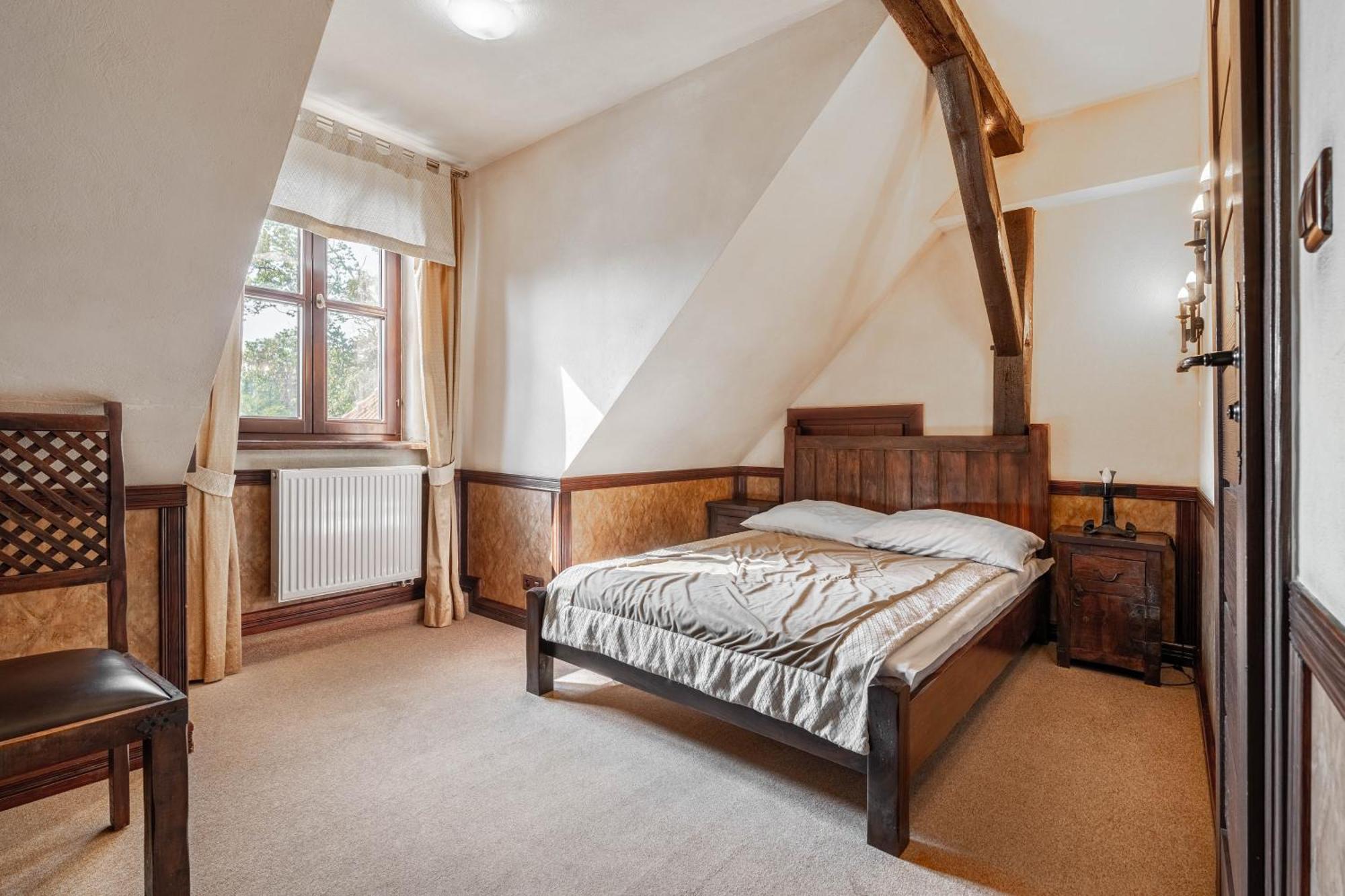 Zamek Uniejow Aparthotel Bagian luar foto