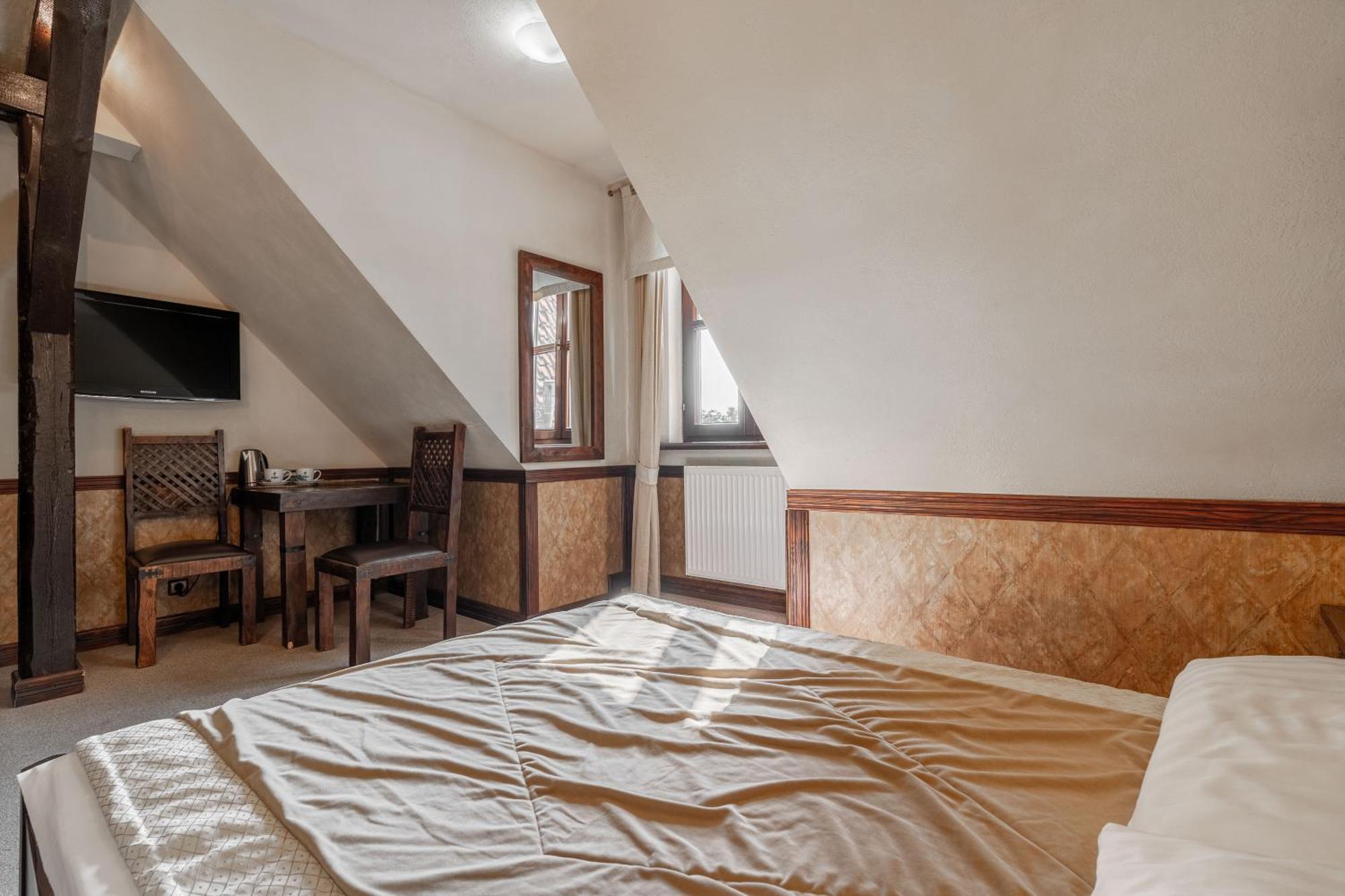 Zamek Uniejow Aparthotel Bagian luar foto