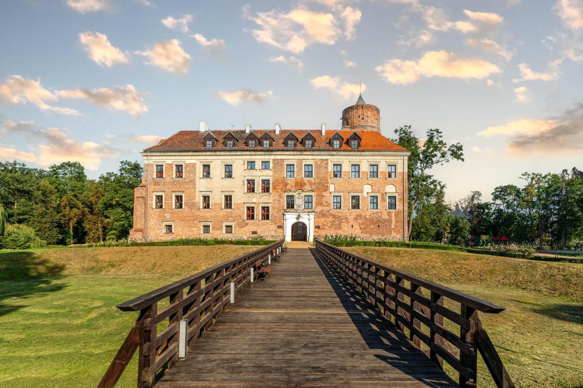 Zamek Uniejow Aparthotel Bagian luar foto