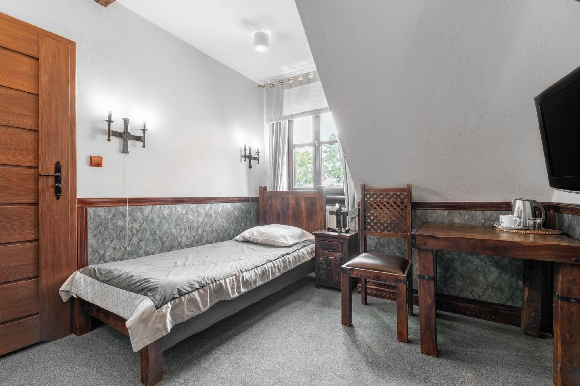 Zamek Uniejow Aparthotel Bagian luar foto